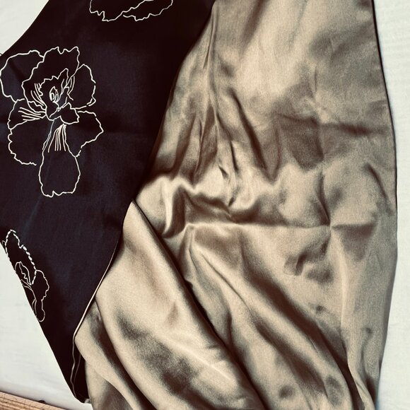 Elegant Vintage Black & Gold Silk Scarf – Adrienne Vittadini - Picture 5 of 14